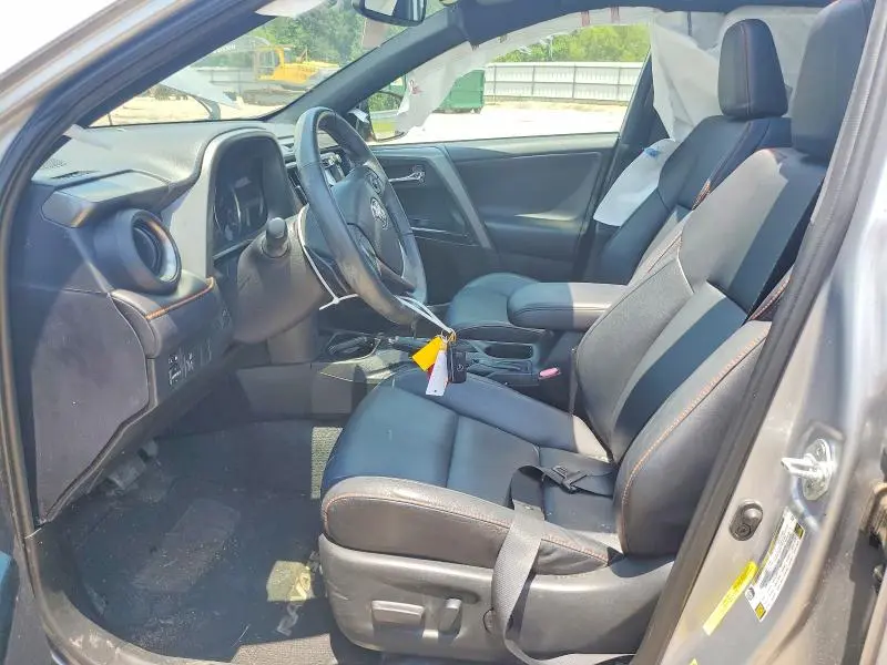 2016 TOYOTA RAV4 SE  