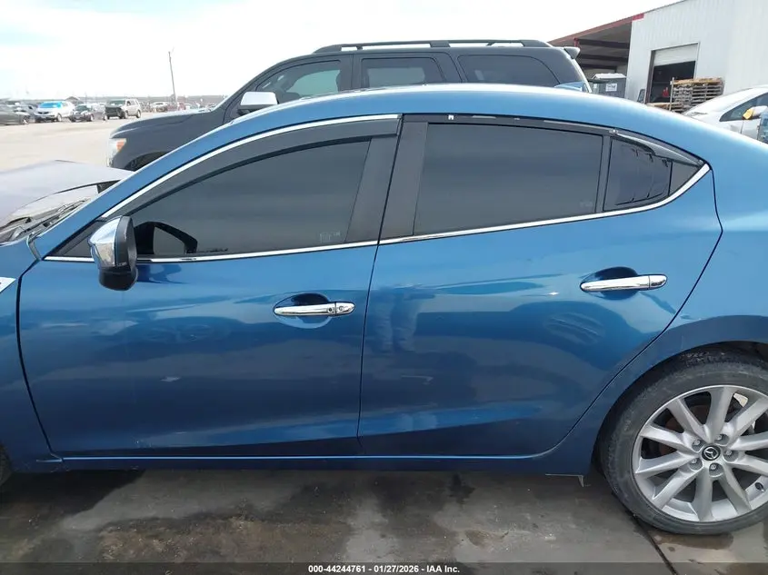 2017 MAZDA MAZDA3 TOURING