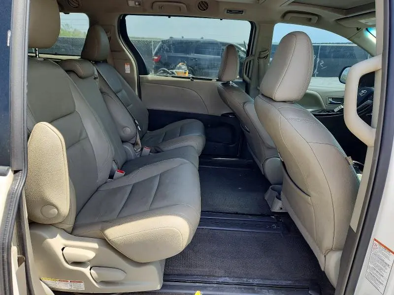 2015 TOYOTA SIENNA XLE PREMIUM 8-PASSENGER  
