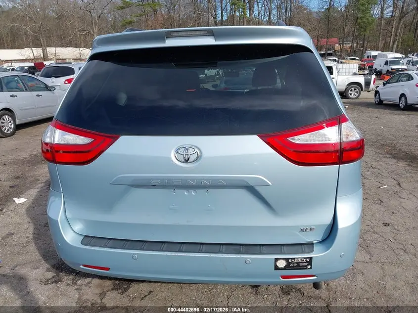 2015 TOYOTA SIENNA XLE 8 PASSENGER