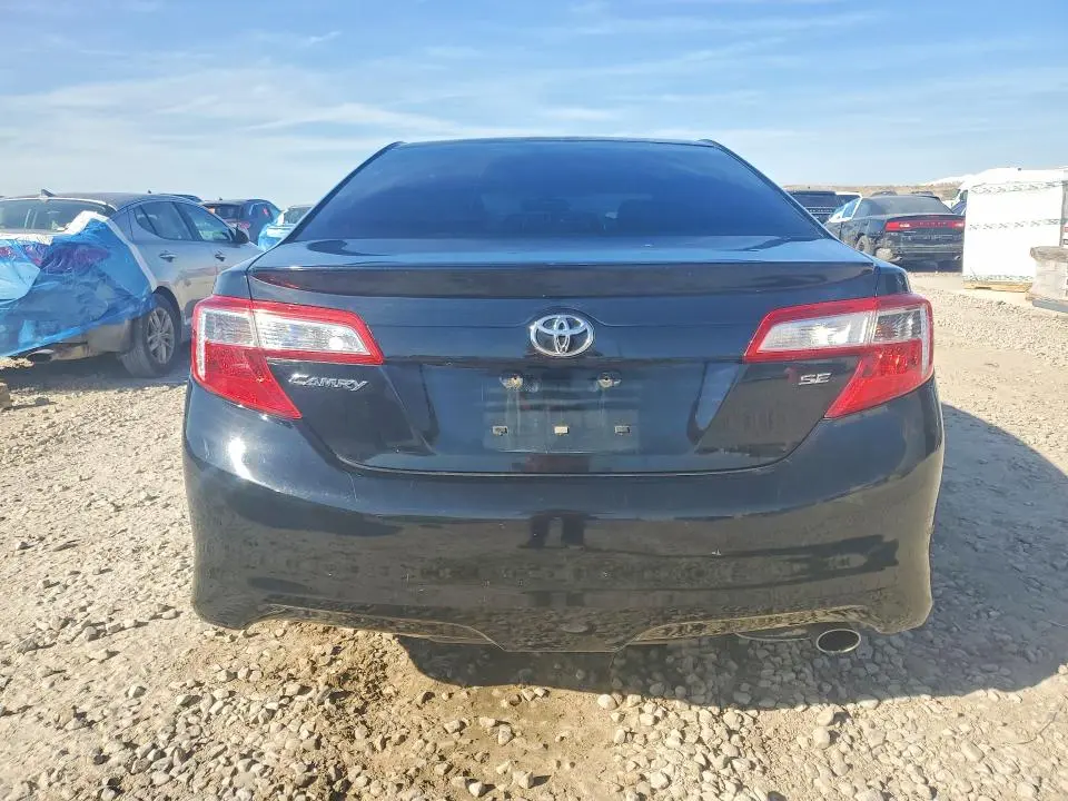 2014 TOYOTA CAMRY SE  