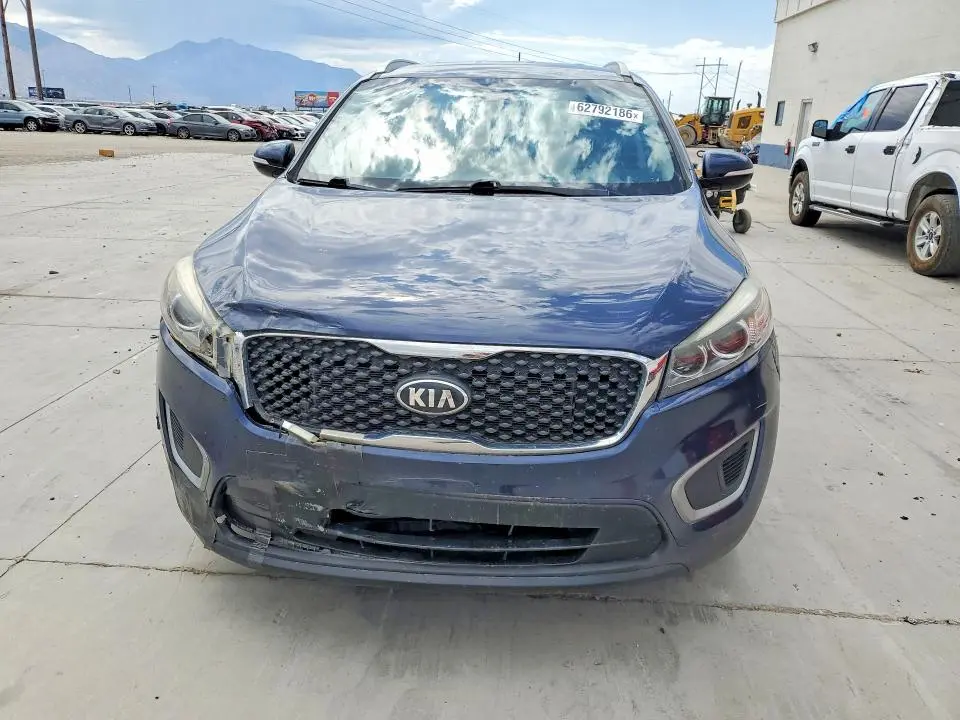 2017 KIA SORENTO LX V6  