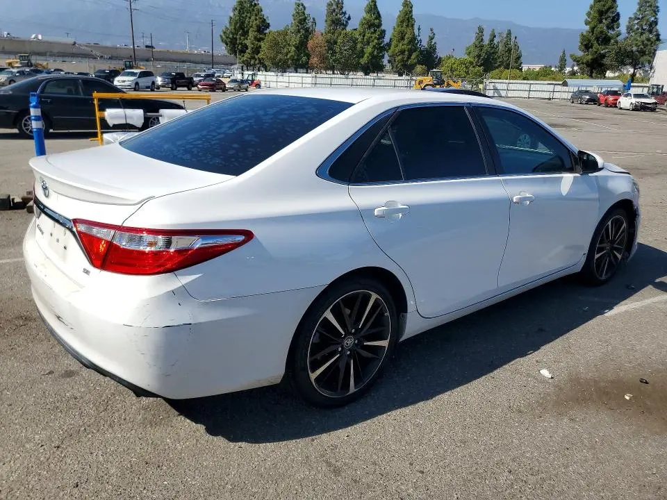 2016 TOYOTA CAMRY SE  