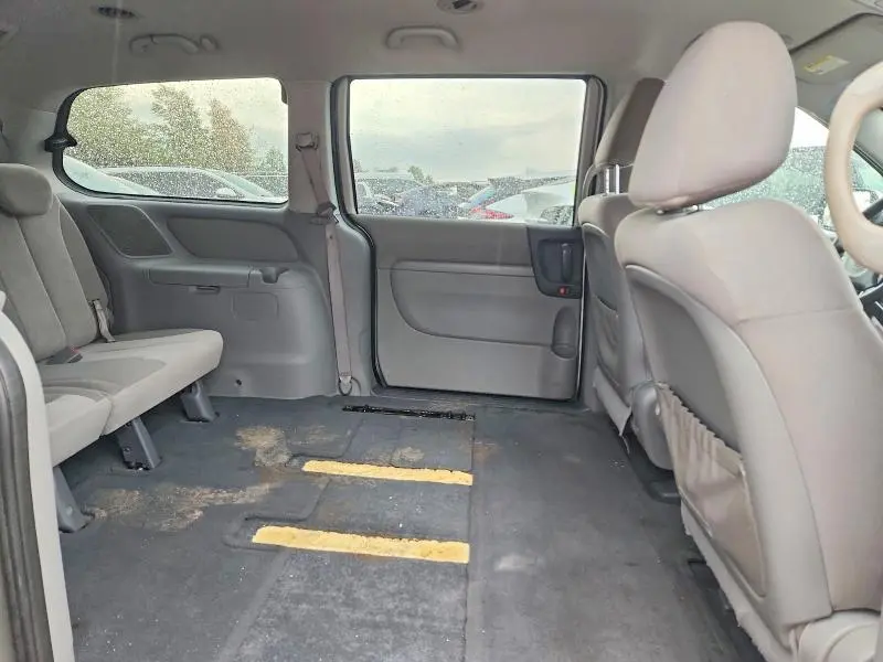 2012 KIA SEDONA LX  