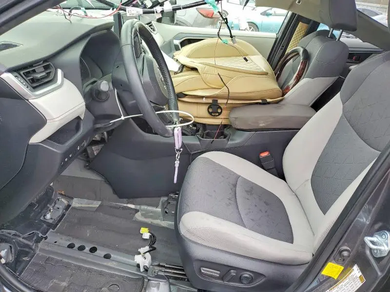 2019 TOYOTA RAV4 XLE  