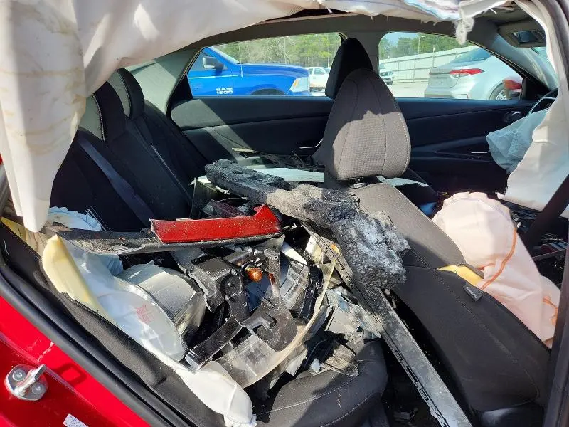 2024 HYUNDAI ELANTRA SEL  