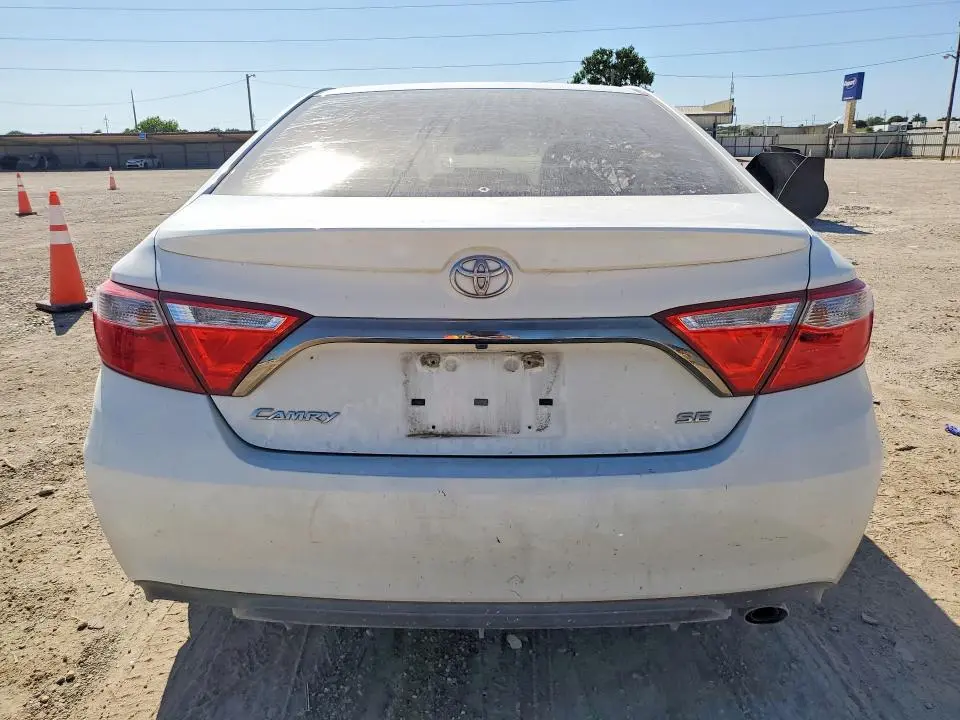 2017 TOYOTA CAMRY SE  