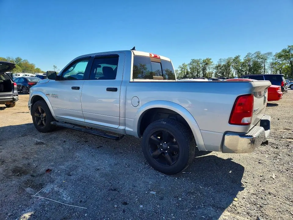 2016 RAM 1500 SLT  