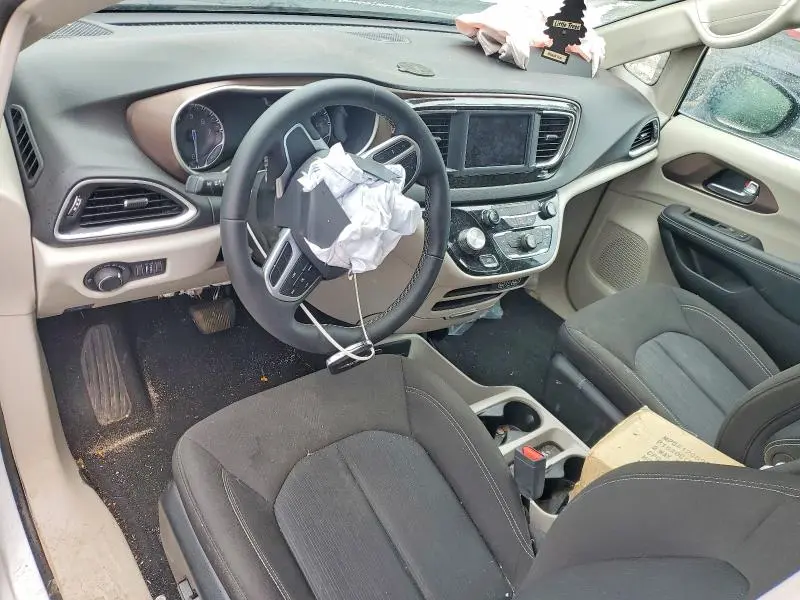 2024 CHRYSLER VOYAGER LX  