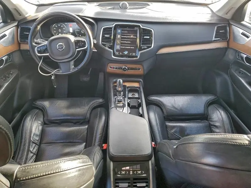 2017 VOLVO XC90 T8  