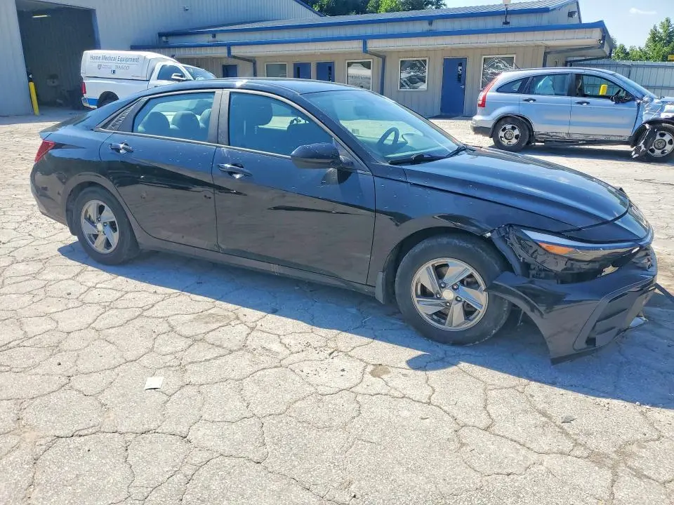 2024 HYUNDAI ELANTRA SE  