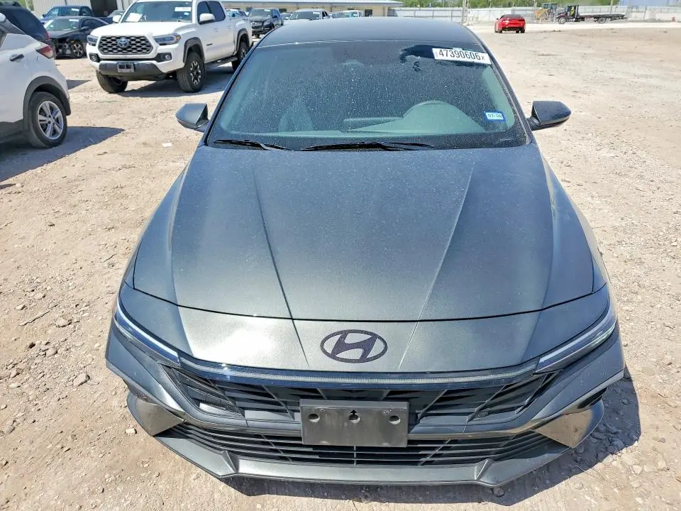 2024 HYUNDAI ELANTRA SE  