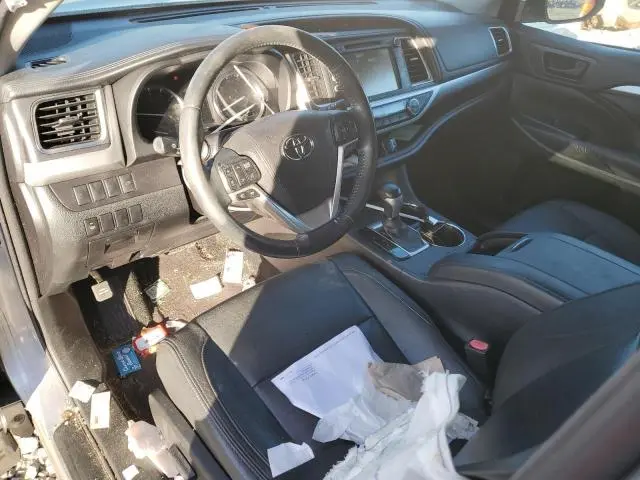 2016 TOYOTA HIGHLANDER LE  