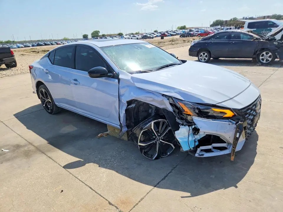 2023 NISSAN ALTIMA SR  