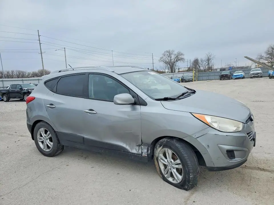 2010 HYUNDAI TUCSON GLS  