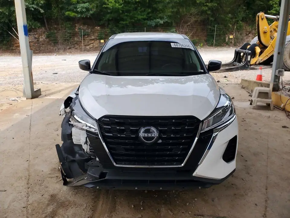 2024 NISSAN KICKS S  