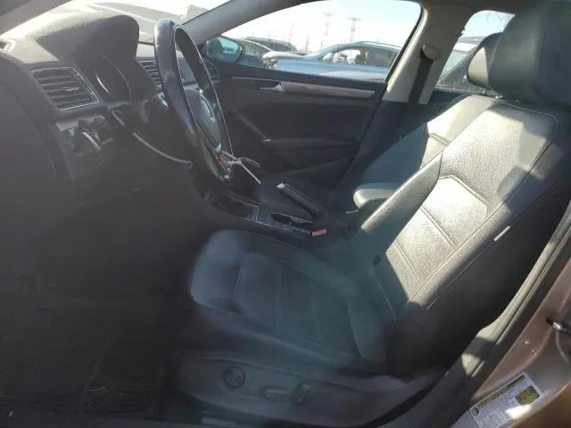 2016 VOLKSWAGEN PASSAT SE  