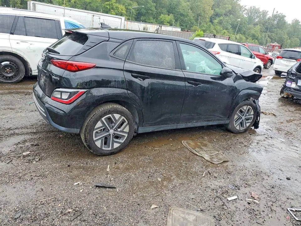2023 HYUNDAI KONA SE  
