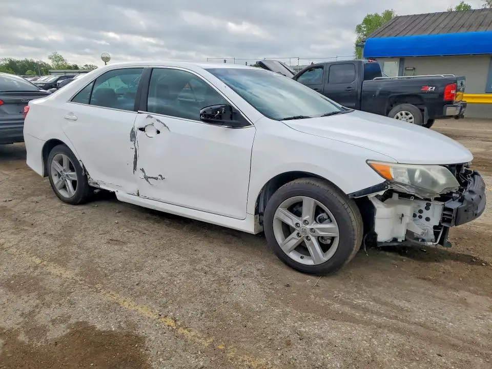 2014 TOYOTA CAMRY SE  