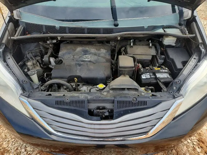 2014 TOYOTA SIENNA XLE 8-PASSENGER  