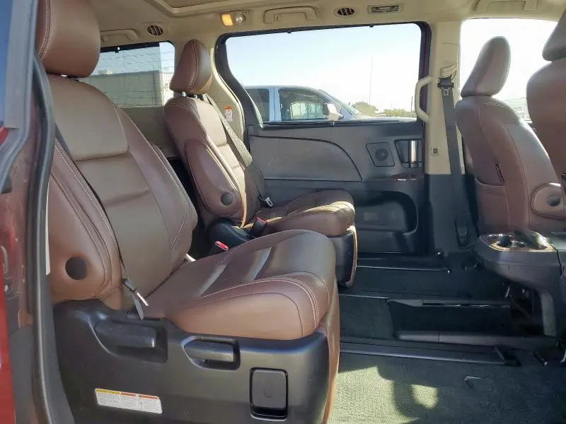 2015 TOYOTA SIENNA XLE  