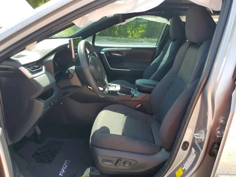 2023 TOYOTA RAV4 SE  