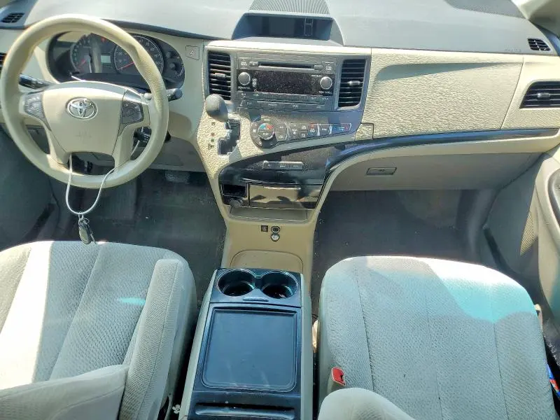 2013 TOYOTA SIENNA LE  