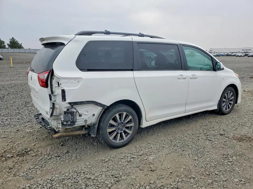 2020 TOYOTA SIENNA LE  