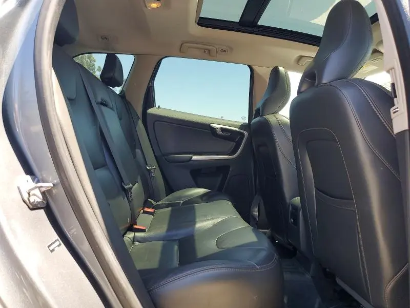 2017 VOLVO XC60 T6 DYNAMIC  