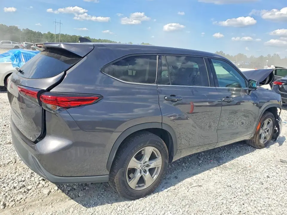 2022 TOYOTA HIGHLANDER LE  