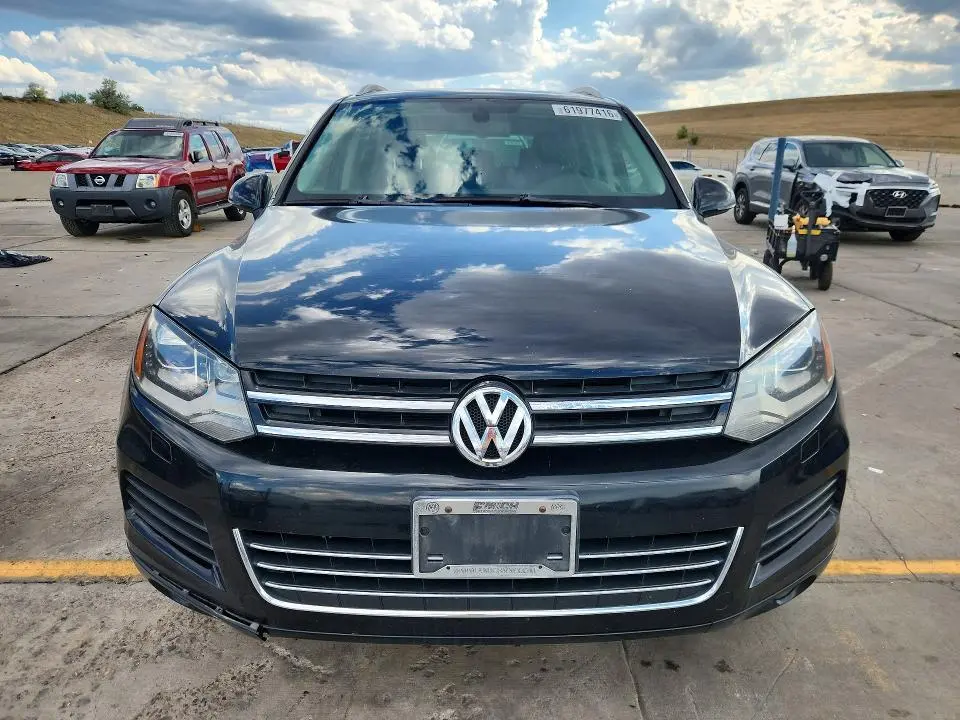 2013 VOLKSWAGEN TOUAREG V6  