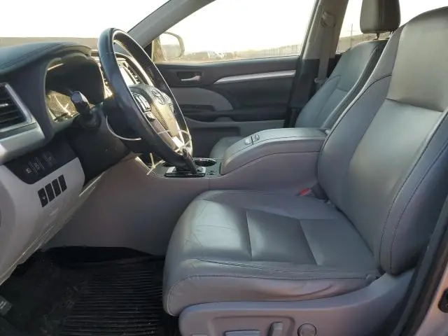 2017 TOYOTA HIGHLANDER SE  