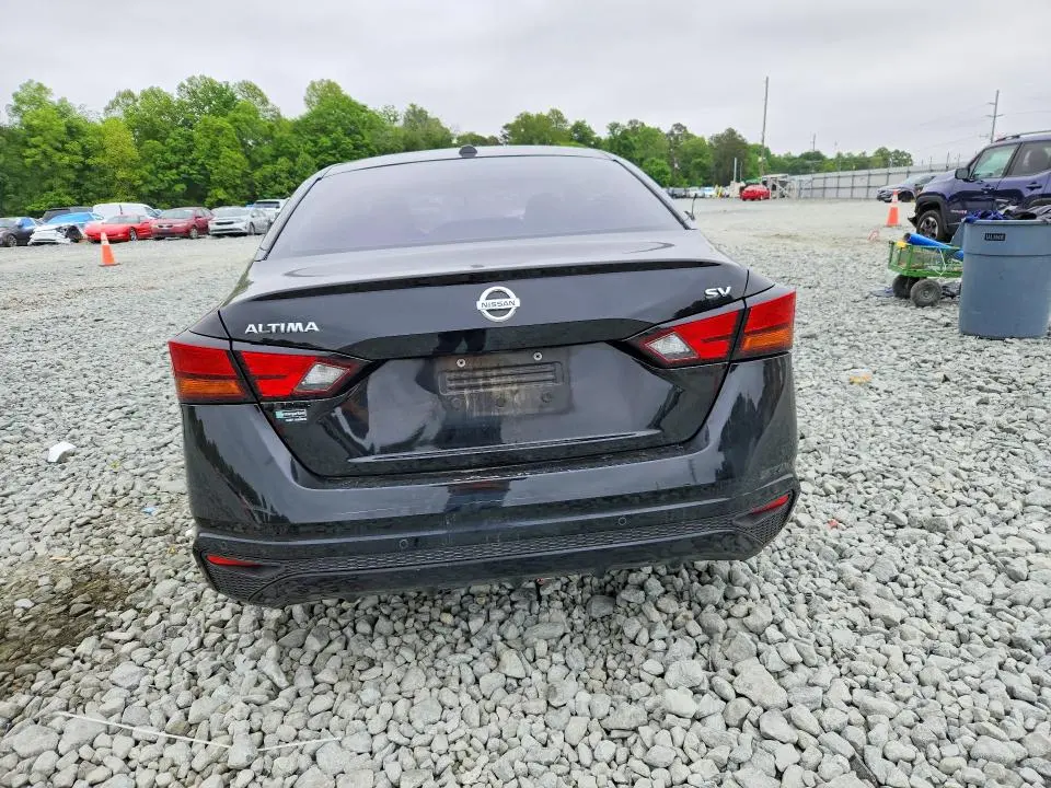 2021 NISSAN ALTIMA SV  