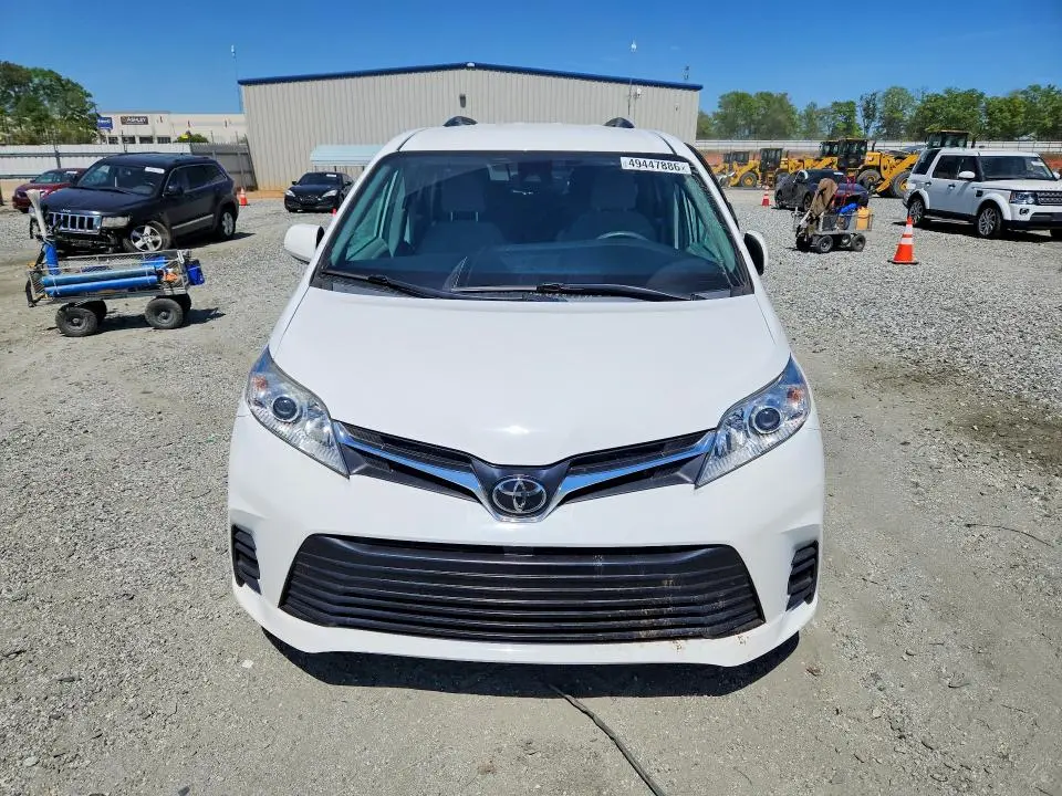 2019 TOYOTA SIENNA LE  