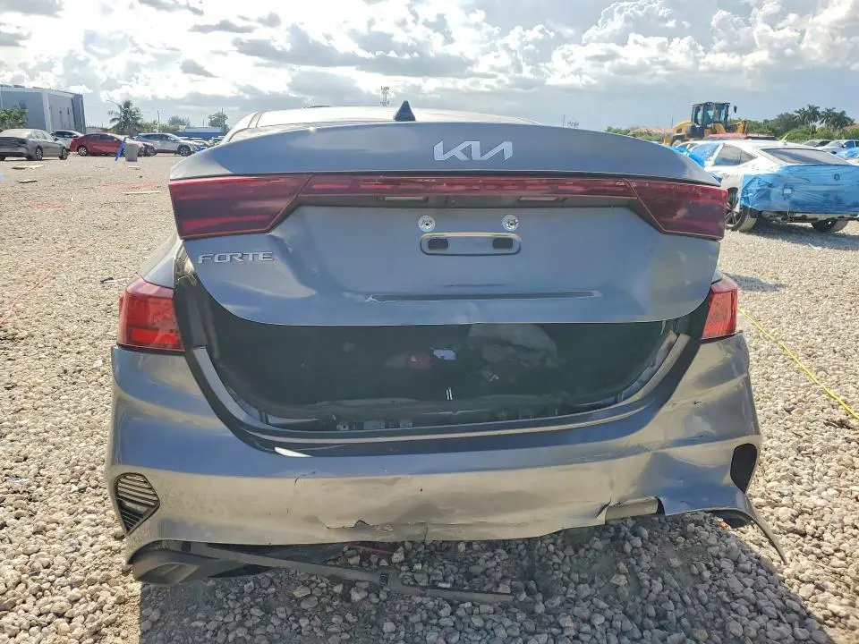 2024 KIA FORTE LXS  
