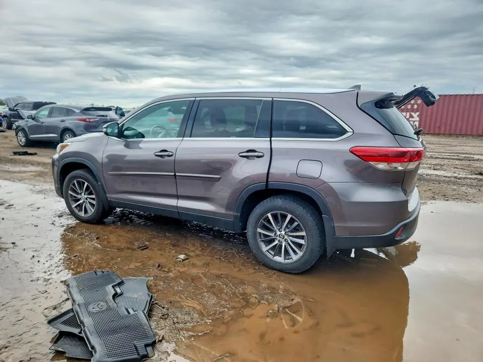 2019 TOYOTA HIGHLANDER XLE  