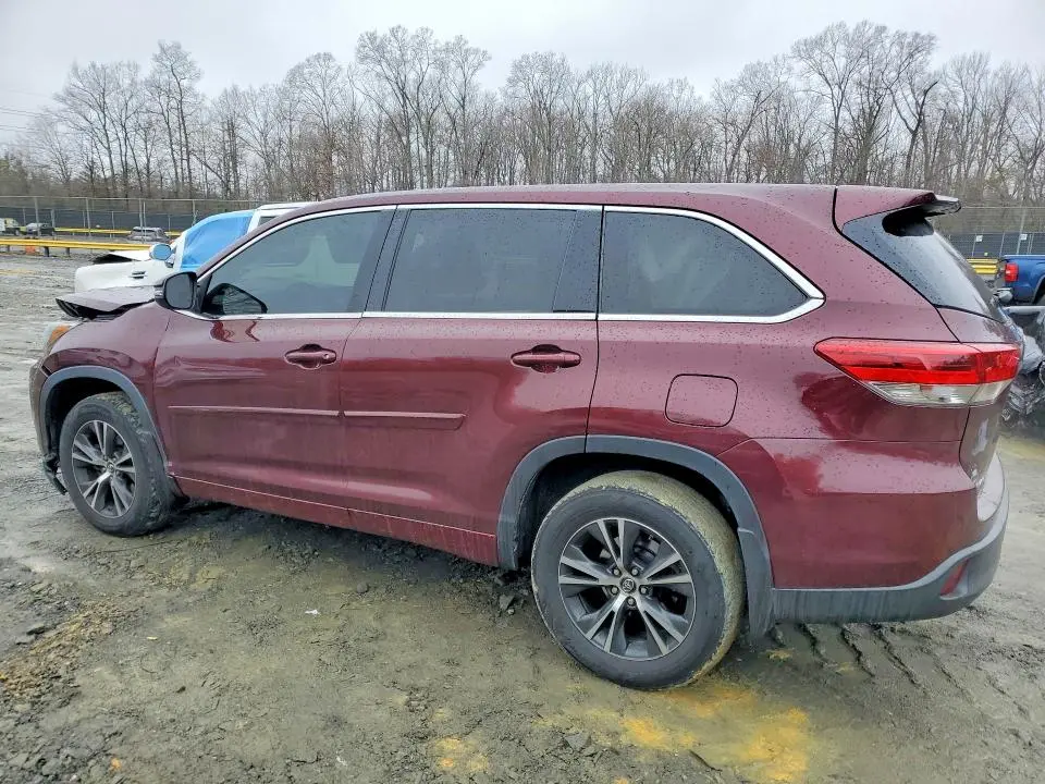 2018 TOYOTA HIGHLANDER LE  