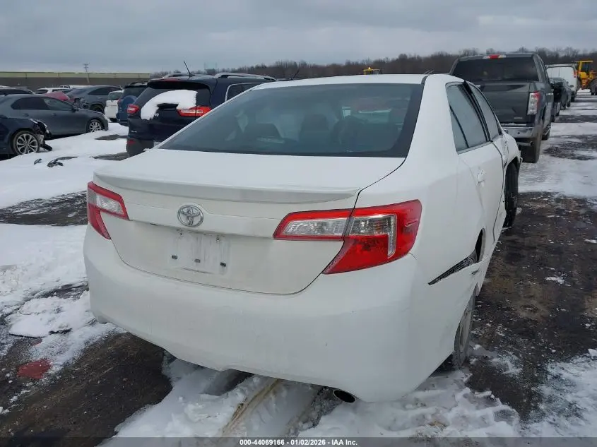 2014 TOYOTA CAMRY SE