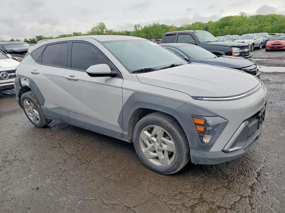 2024 HYUNDAI KONA SE  