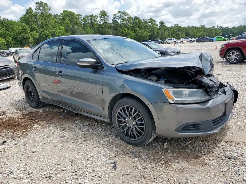2011 VOLKSWAGEN JETTA SE  