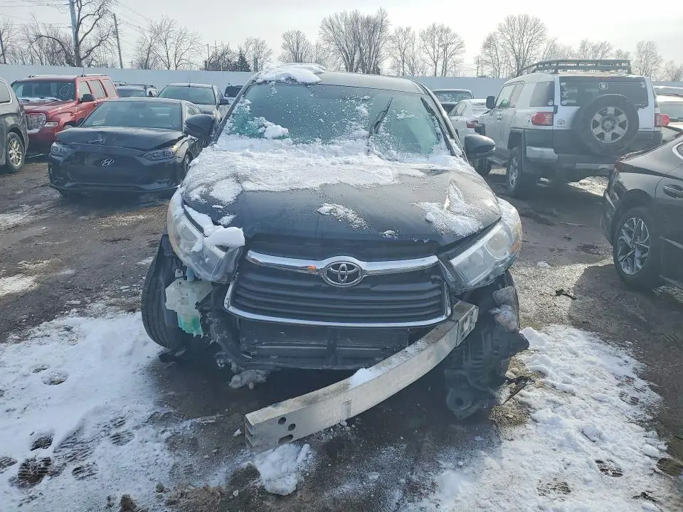 2016 TOYOTA HIGHLANDER LE  