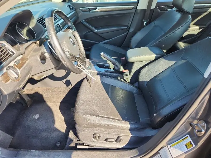 2016 VOLKSWAGEN PASSAT SE  