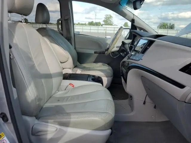 2014 TOYOTA SIENNA LE  