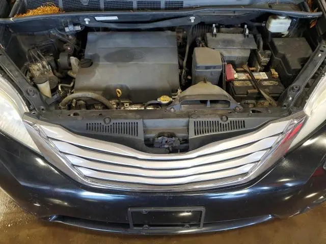2016 TOYOTA SIENNA XLE  