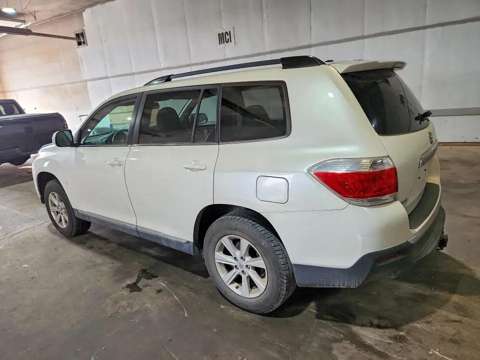 2012 TOYOTA HIGHLANDER SE  