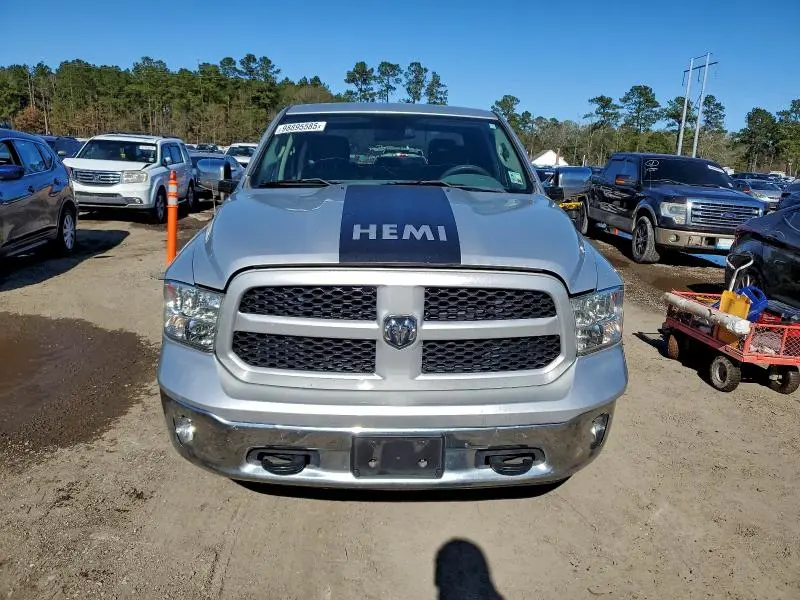 2016 RAM 1500 SLT  