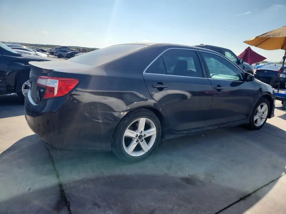 2013 TOYOTA CAMRY SE  