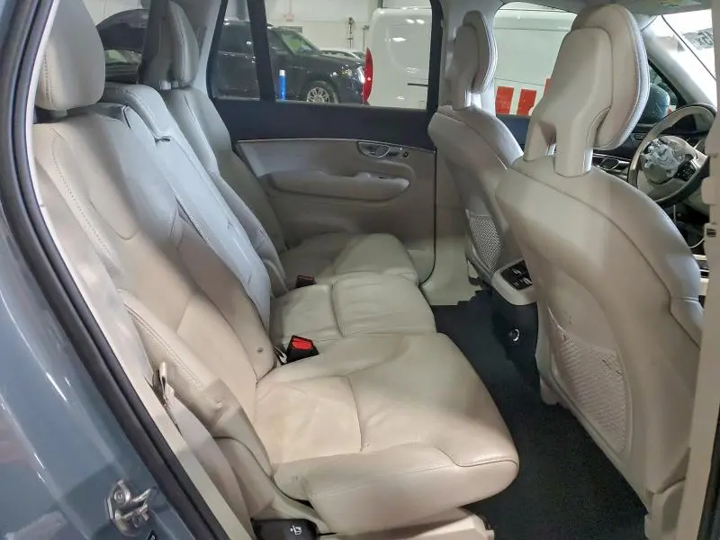 2020 VOLVO XC90 T6 MOMENTUM  