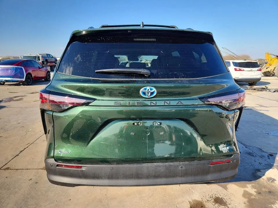 2025 TOYOTA SIENNA   