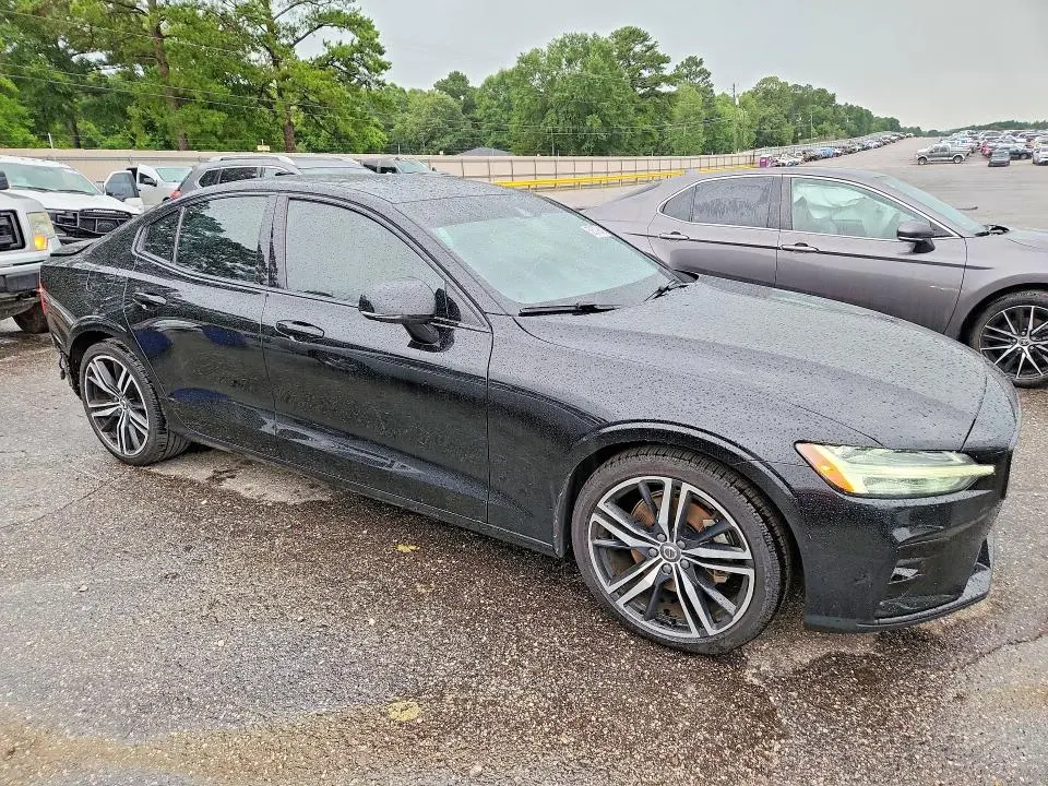 2021 VOLVO S60 T5 R-DESIGN  